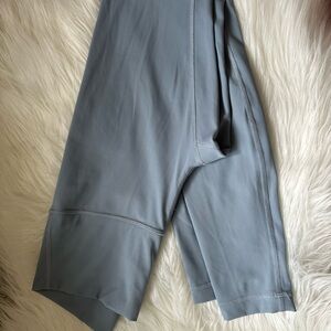 Lululemon Size 4 WunderTrain 28inch inseam NWOT